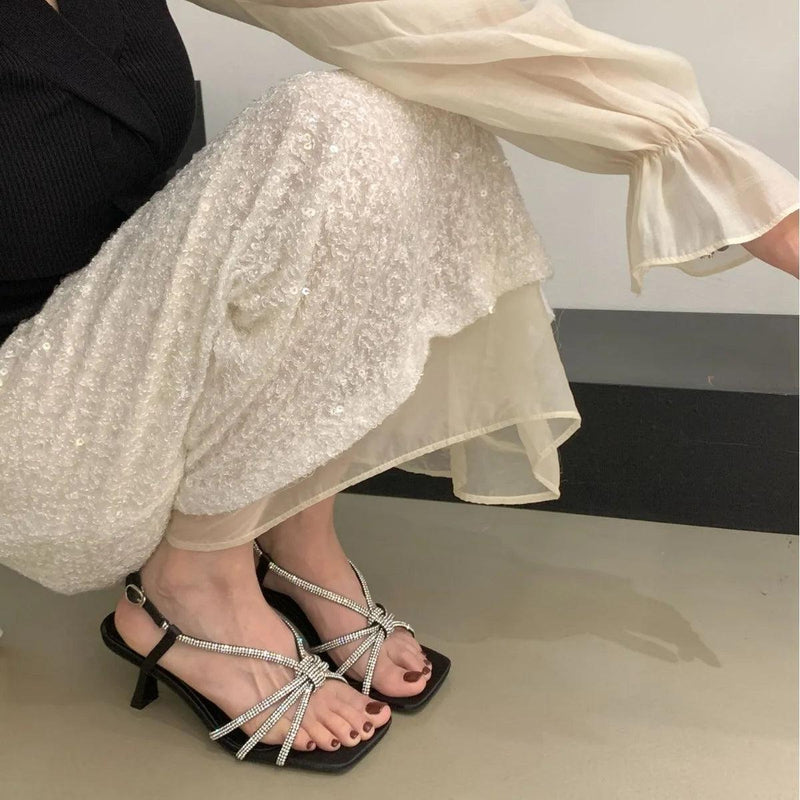 Sandálias de Salto Bege com Strass - Elegância e Conforto para Meninas no Verão 2024!